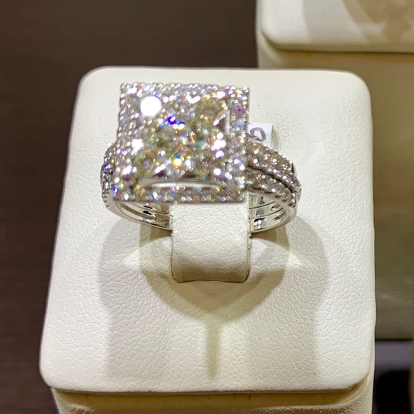 Ladies 14 karat 2.5 ctw total weight diamond ring - Picture 2 of 3